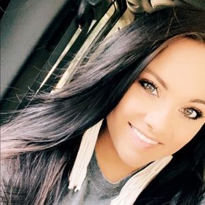 Meet your Posher, Alexis